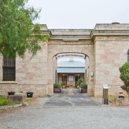 The Old Mount Gambier Gaol Hotel Bagian luar foto