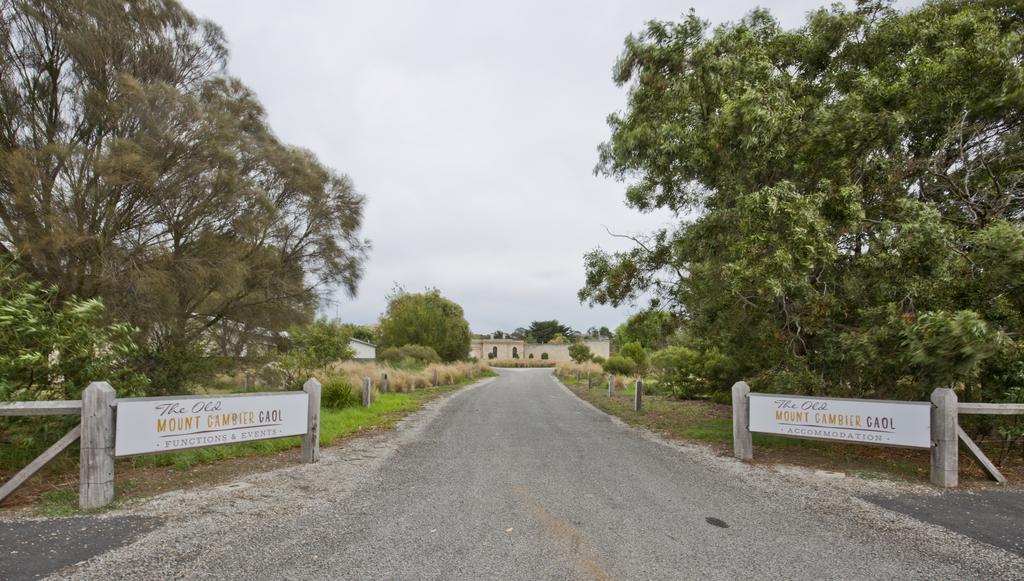 The Old Mount Gambier Gaol Hotel Bagian luar foto