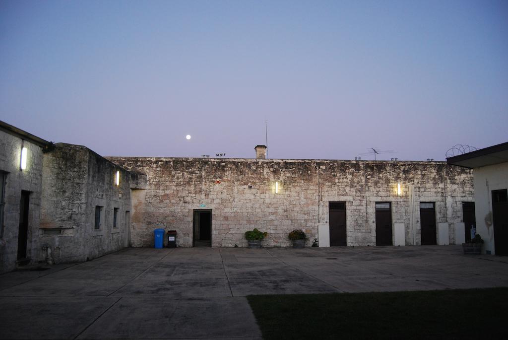 The Old Mount Gambier Gaol Hotel Bagian luar foto