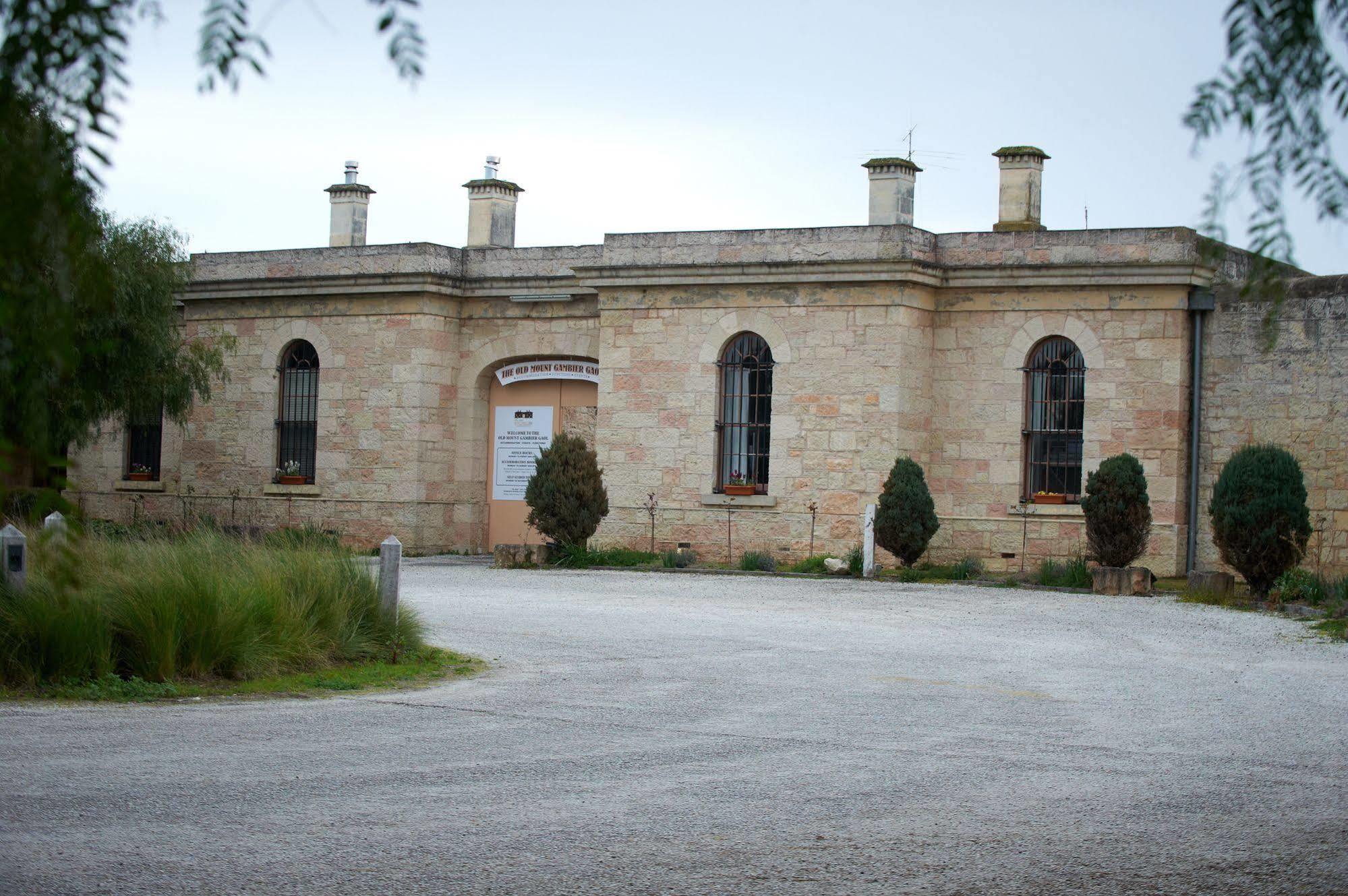 The Old Mount Gambier Gaol Hotel Bagian luar foto