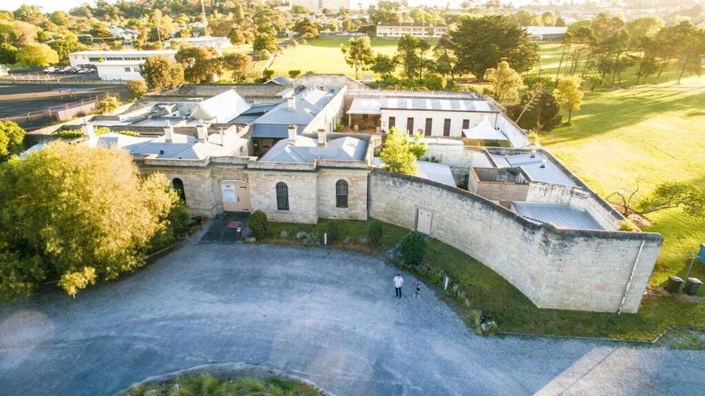 The Old Mount Gambier Gaol Hotel Bagian luar foto